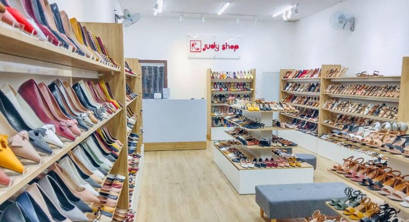 Mẫu cửa hàng giày dép diện tích nhỏ của Chị Yến tại Quận Gò Vấp, Thành phố Hồ Chí Minh Mẫu cửa hàng giày dép diện tích nhỏ của Chị Yến tại Quận Gò Vấp, Thành phố Hồ Chí Minh