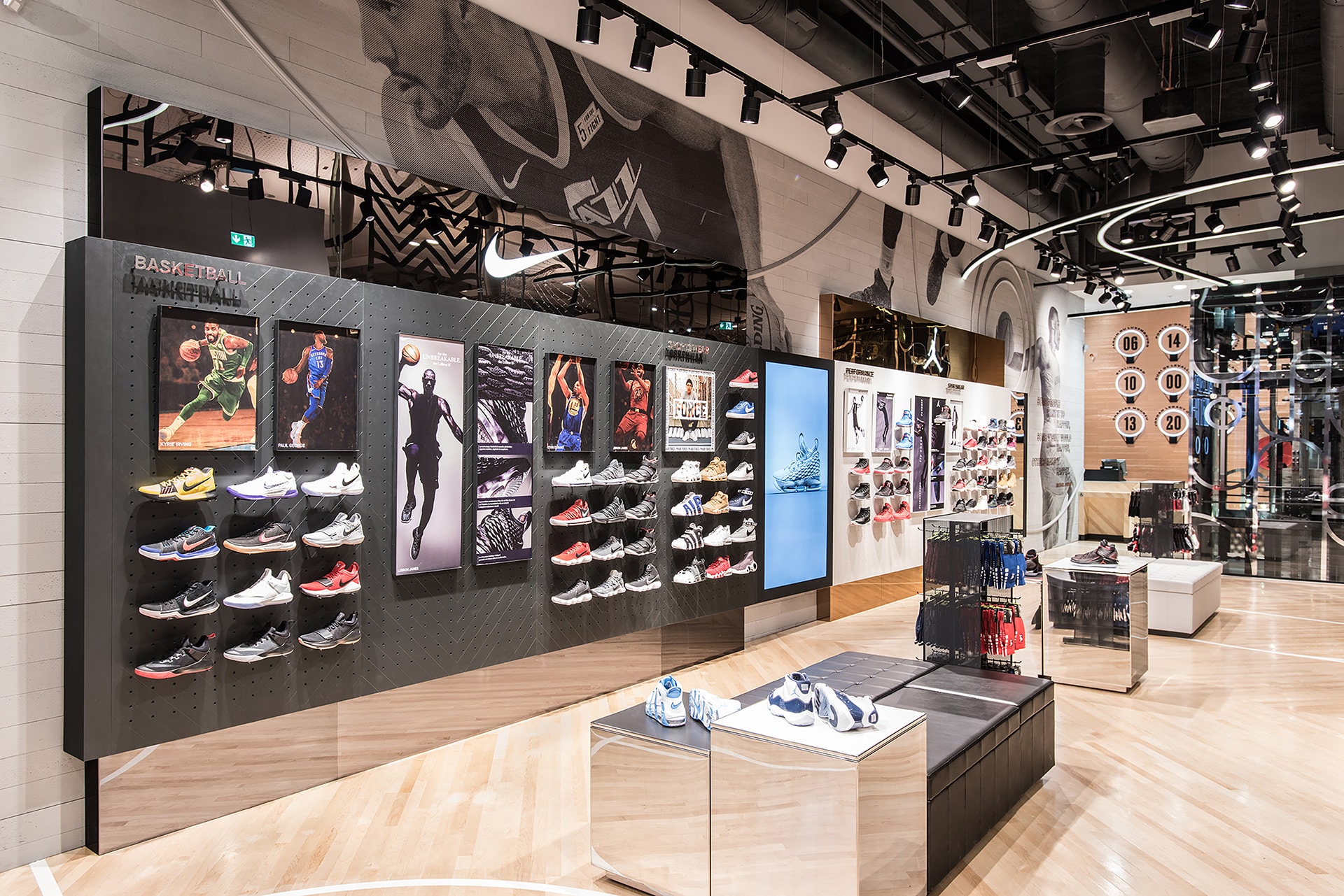 Mẫu shop giày dép thể thao của Anh Thành tại Quận Bình Tân, Thành phố Hồ Chí Minh Mẫu shop giày dép thể thao của Anh Thành tại Quận Bình Tân, Thành phố Hồ Chí Minh