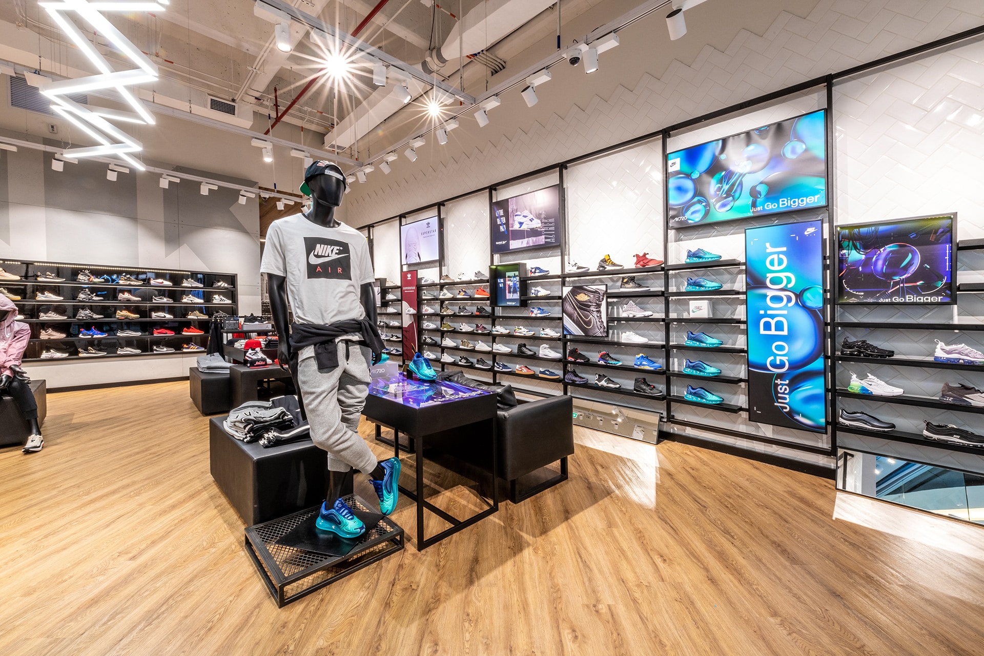 Mẫu shop giày dép thể thao của Anh Thành tại Quận Bình Tân, Thành phố Hồ Chí Minh Mẫu shop giày dép thể thao của Anh Thành tại Quận Bình Tân, Thành phố Hồ Chí Minh