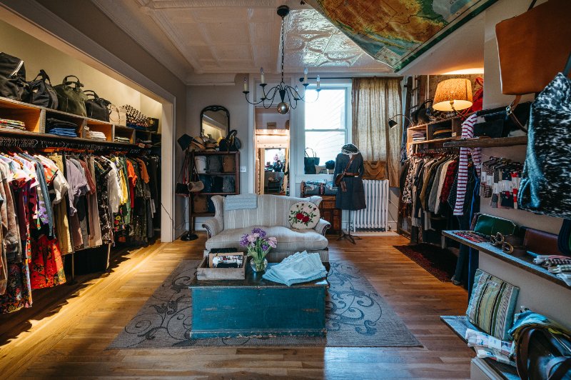 Mẫu thiết kế cửa hàng quần áo nam Secondhand của Anh Dũng tại Quận 4, TPHCM Mẫu thiết kế cửa hàng quần áo nam Secondhand của Anh Dũng tại Quận 4, TPHCM