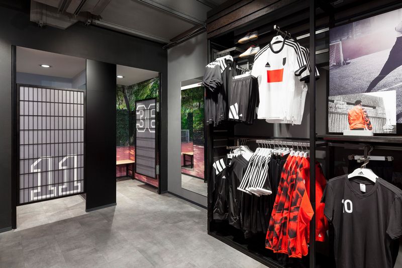 Thiết kế shop bán quần áo thể thao adidas