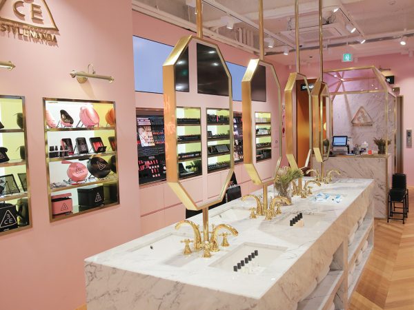 Mẫu thiết kế shop mỹ phẩm 60m2 của Chị Anh tại Quận Tân Phú, TPHCM