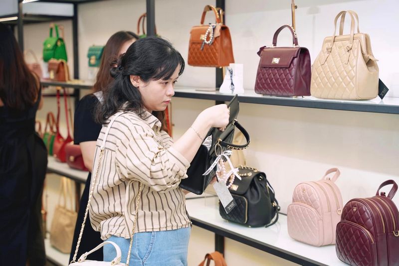 Thiết kế showroom túi xách sang trọng của Anh Tuấn tại Quận Tân Bình Thiết kế showroom túi xách sang trọng của Anh Tuấn tại Quận Tân Bình