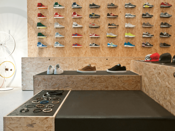 Mẫu shop giày dép phong cách hiện đại của Chị Lan tại Quận 5, Thành phố Hồ Chí Minh