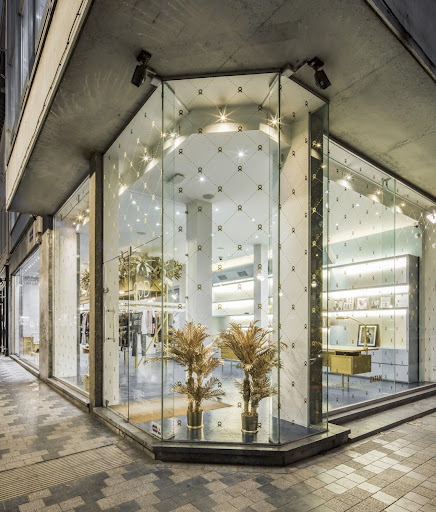 Mẫu thiết kế shop quần áo nam 100m2 sang trọng của Anh Vũ tại Quận Bình Thạnh, TPHCM Mẫu thiết kế shop quần áo nam 100m2 sang trọng của Anh Vũ tại Quận Bình Thạnh, TPHCM