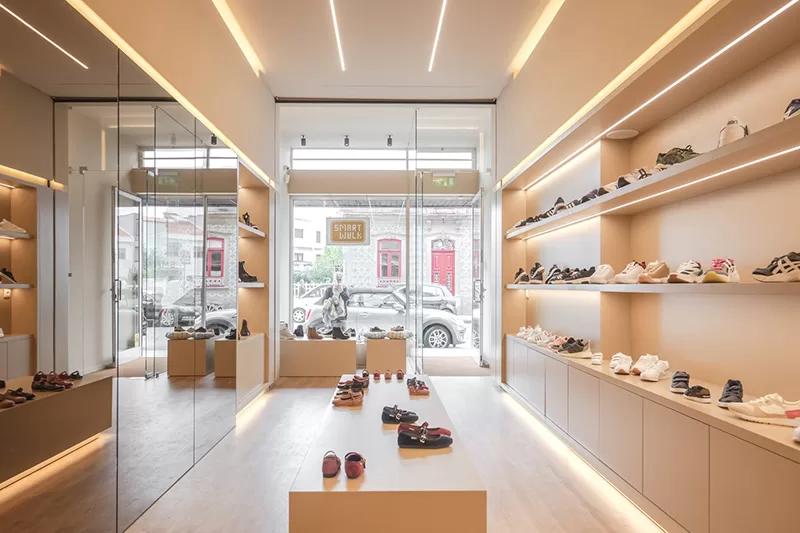 Mẫu thiết kế showroom giày dép thanh lịch của Chị Mai tại Quận 10 Mẫu thiết kế showroom giày dép thanh lịch của Chị Mai tại Quận 10