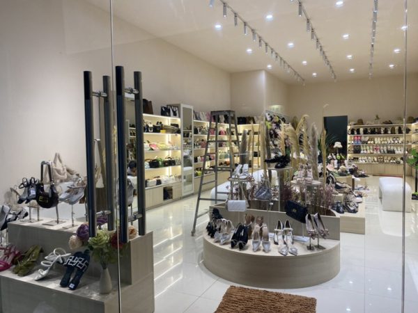 Mẫu thiết kế shop giày dép thời trang của Anh Huy tại Quận 1, Thành phố Hồ Chí Minh