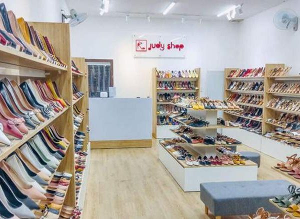 Mẫu cửa hàng giày dép diện tích nhỏ của Chị Yến tại Quận Gò Vấp