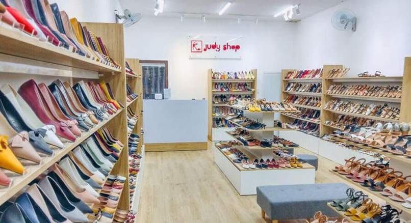 Mẫu cửa hàng giày dép diện tích nhỏ của Chị Yến tại Quận Gò Vấp