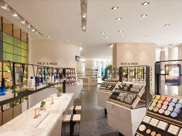 Mẫu shop mỹ phẩm nhỏ xinh của Chị Thu tại Quận Tân Bình