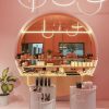 Mẫu shop mỹ phẩm trang nhã của Chị Linh tại Quận Phú Nhuận