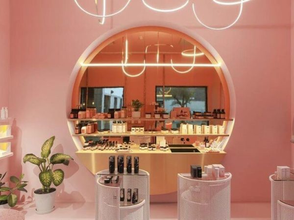 Mẫu shop mỹ phẩm trang nhã của Chị Linh tại Quận Phú Nhuận