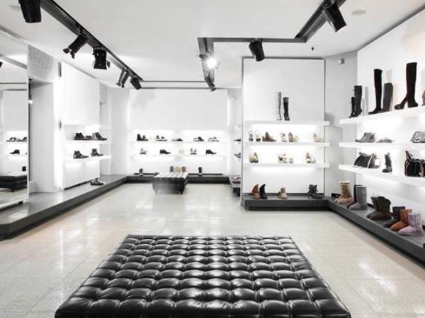 Mẫu showroom giày dép nhập khẩu của Chị Oanh tại Quận Thủ Đức