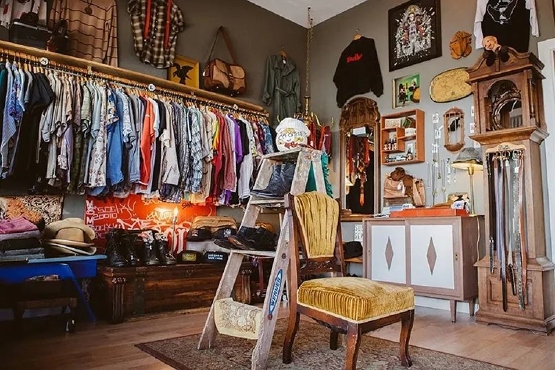 Mẫu thiết kế cửa hàng quần áo nam Secondhand của Anh Dũng tại Quận 4 Mẫu thiết kế cửa hàng quần áo nam Secondhand của Anh Dũng tại Quận 4