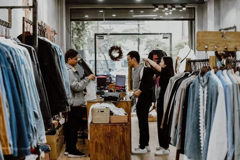 Mẫu thiết kế cửa hàng thời trang nam vintage của Anh Sơn tại Quận 5 Mẫu thiết kế cửa hàng thời trang nam vintage của Anh Sơn tại Quận 5