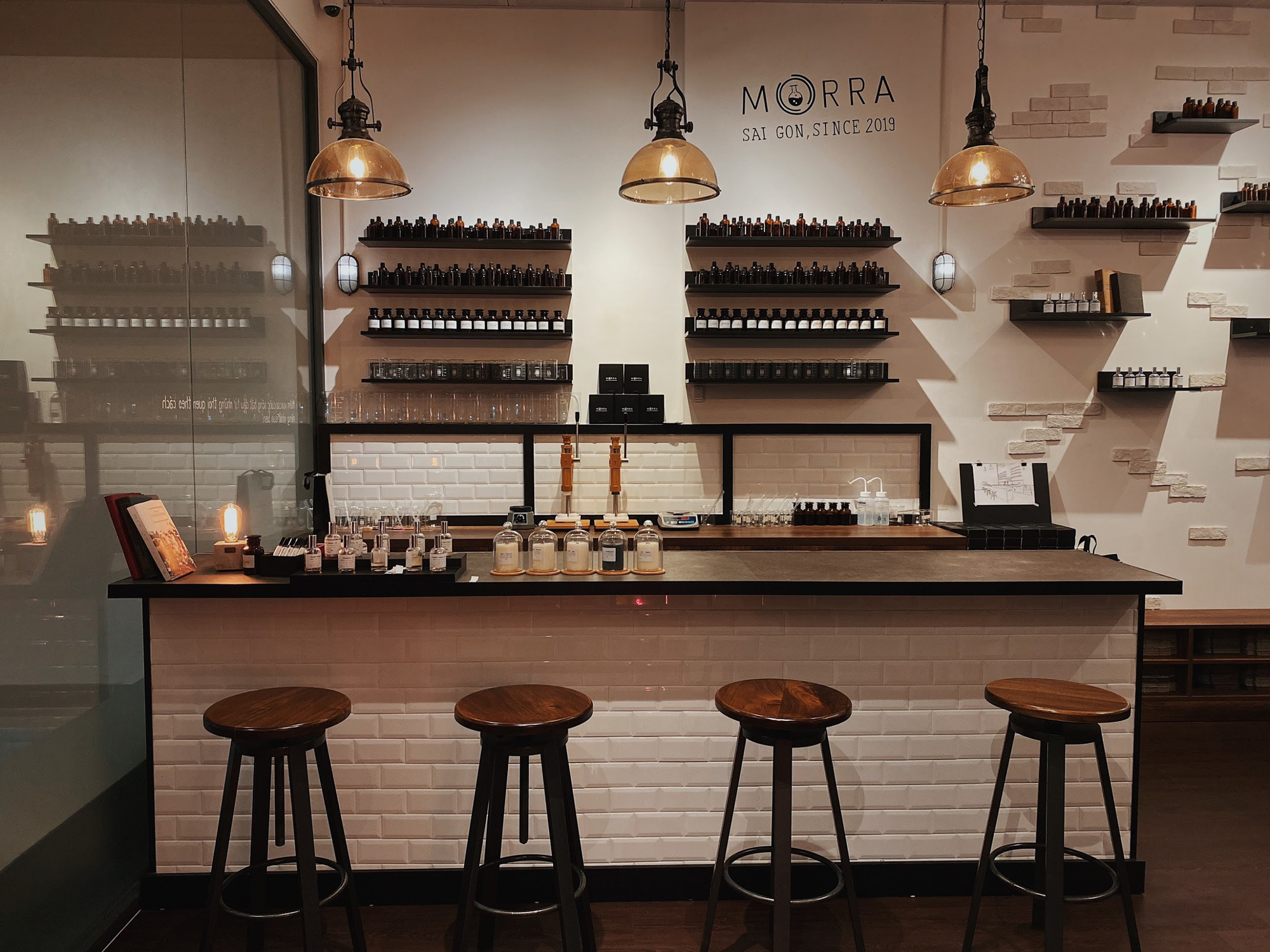 Mẫu thiết kế shop nước hoa cao cấp của Chị Hồng tại Quận 1