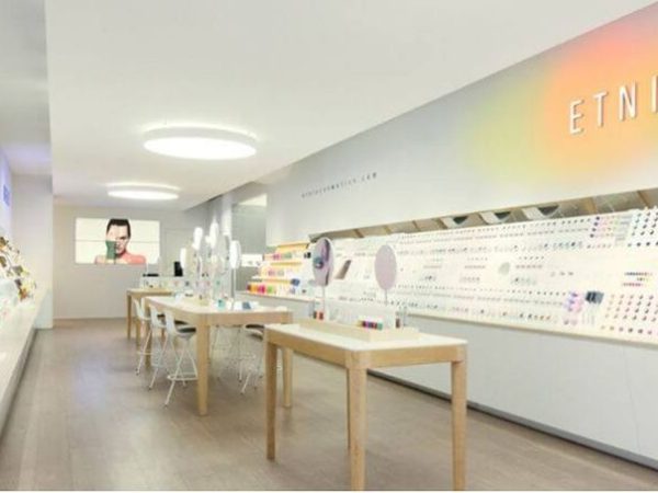 Mẫu thiết kế showroom mỹ phẩm của Chị Thảo tại Quận 10