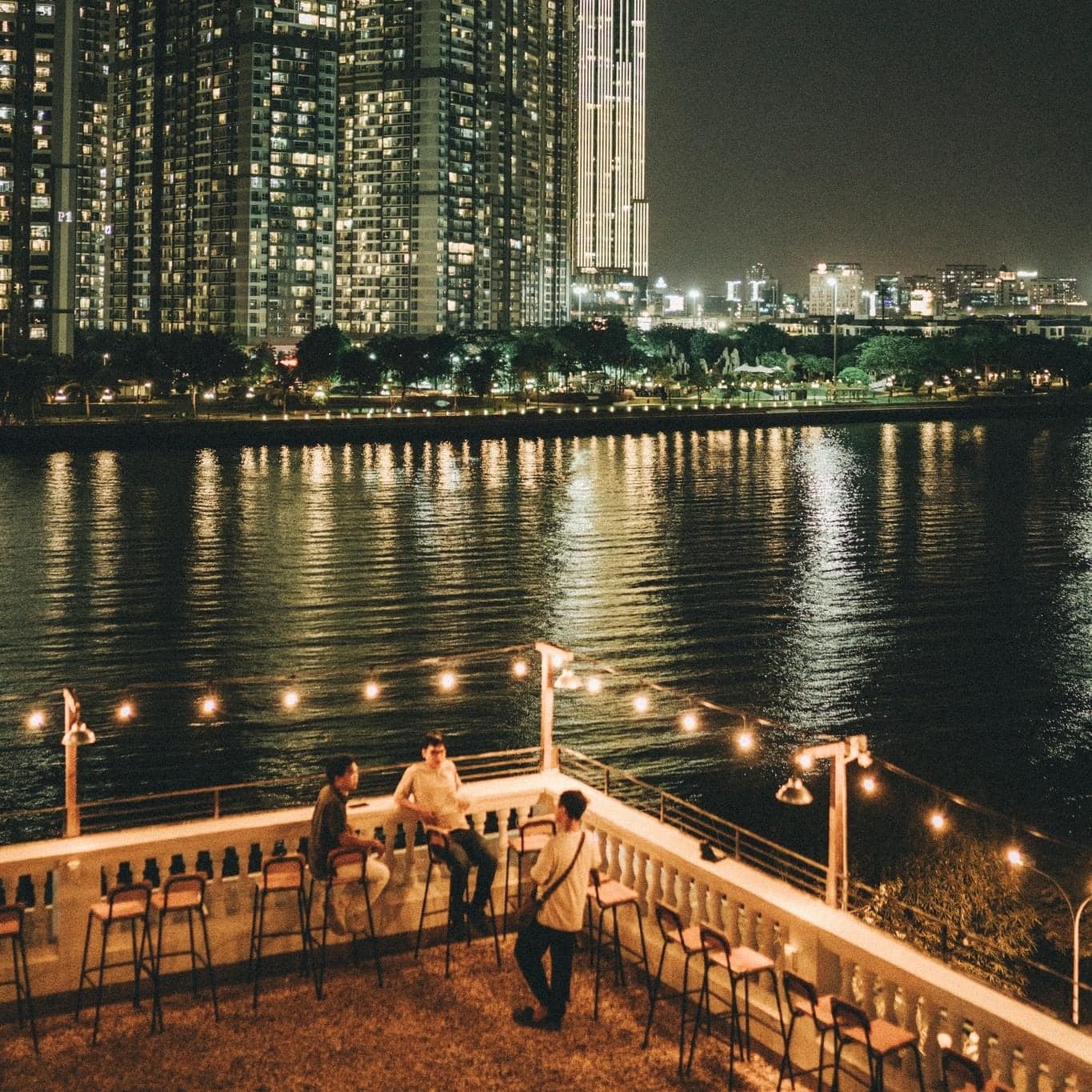 Quán Rooftop Chạng Vạng View sông chill lắm