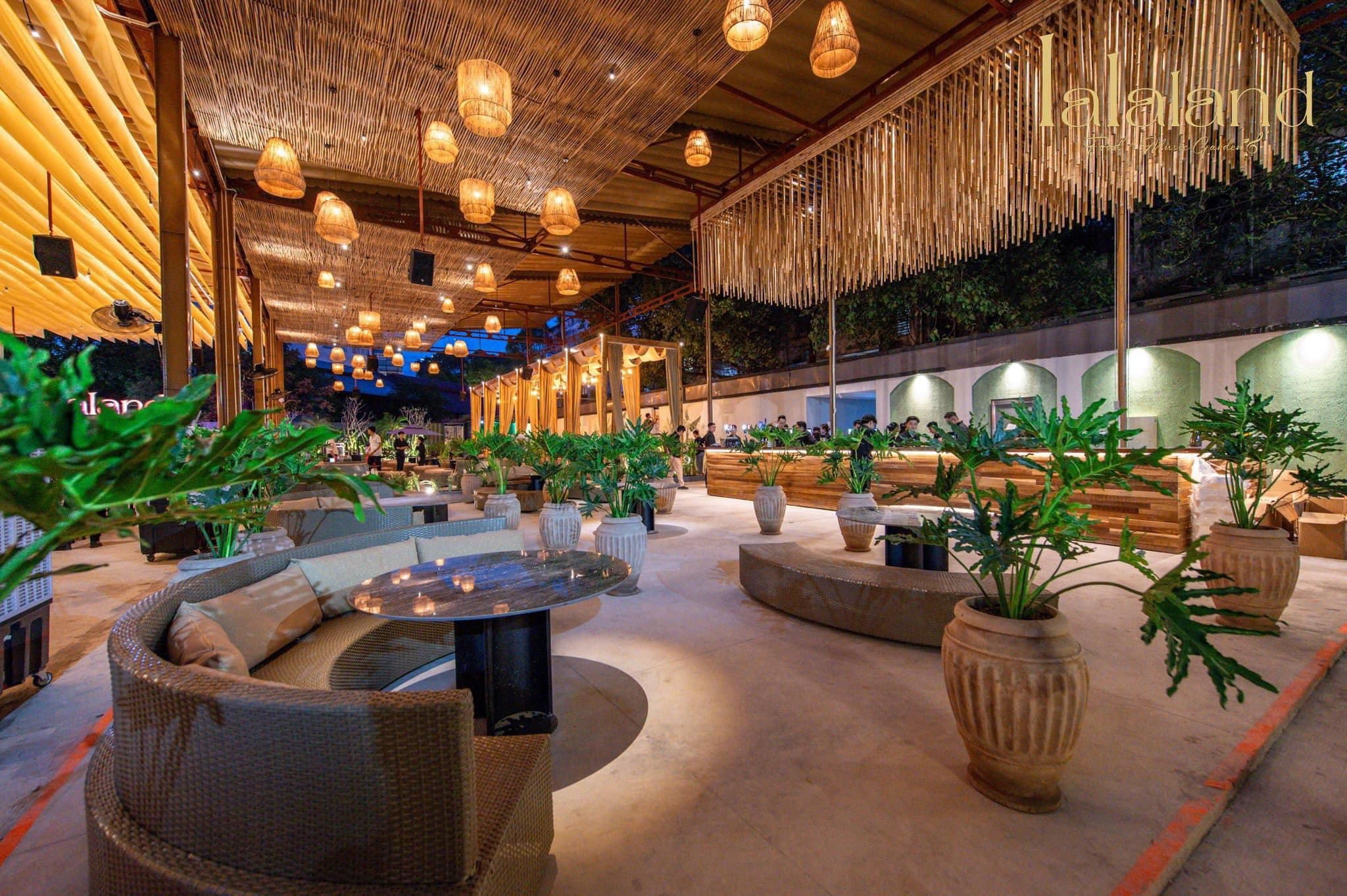 Thiết kế quán nhậu Lalaland Food & Music Garden