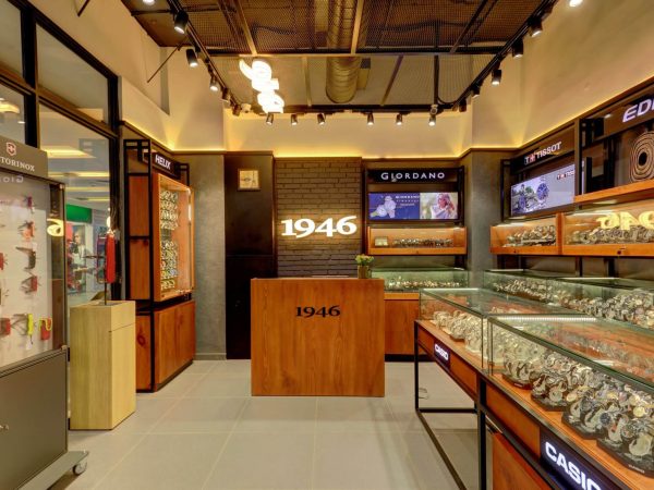 Mẫu thiết kế showroom đồng hồ đẳng cấp của Anh Khải tại Quận 10