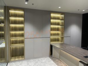 26 Lắp đặt hệ tủ trưng bày trong phòng giám đốc cho công ty ở Thủ Đức | Trọng Design