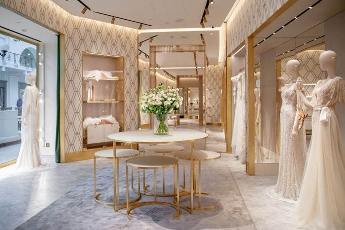 Mẫu thiết kế showroom áo cưới phong cách mạ vàng Mẫu thiết kế showroom áo cưới phong cách mạ vàng