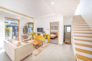 Phòng khách homestay đà lạt sáng sủa