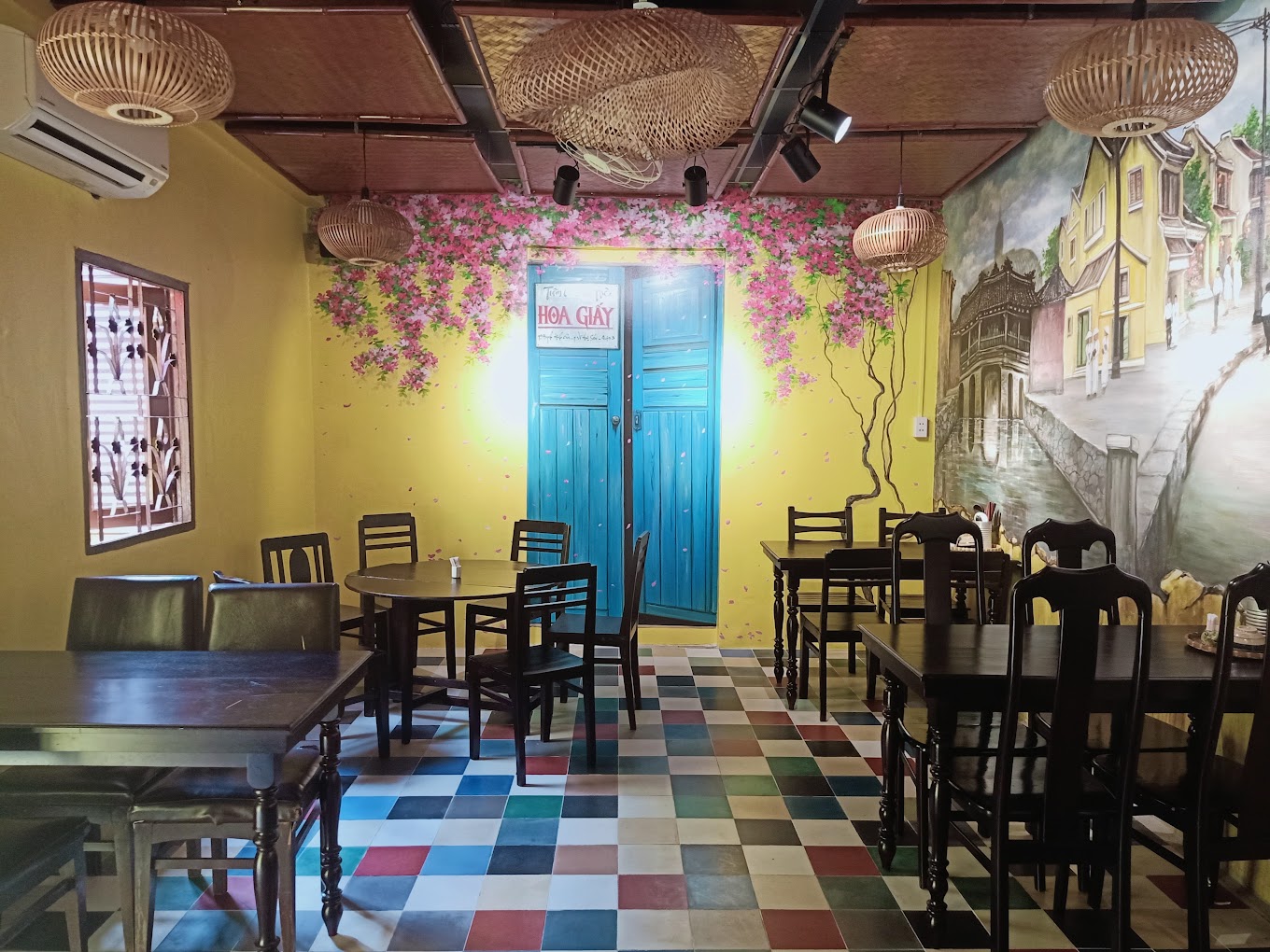 Cà phê Hoa Giấy