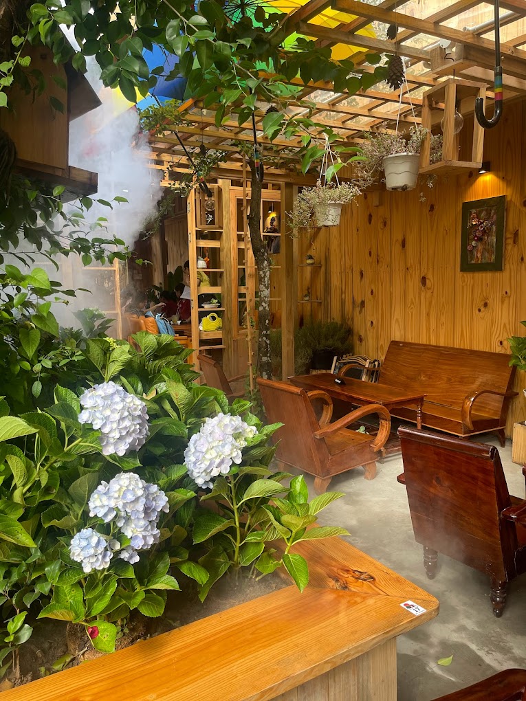 Tiệm cà phê Tháng Bảy Tiệm cà phê Tháng Bảy