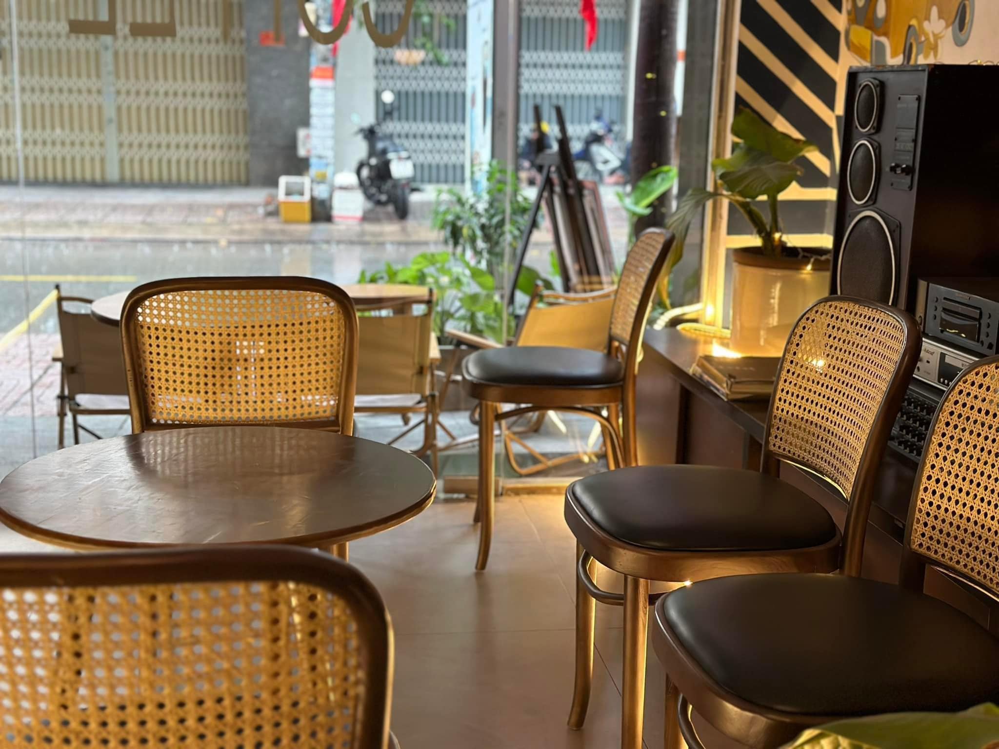 HUBE Cafe HUBE Cafe