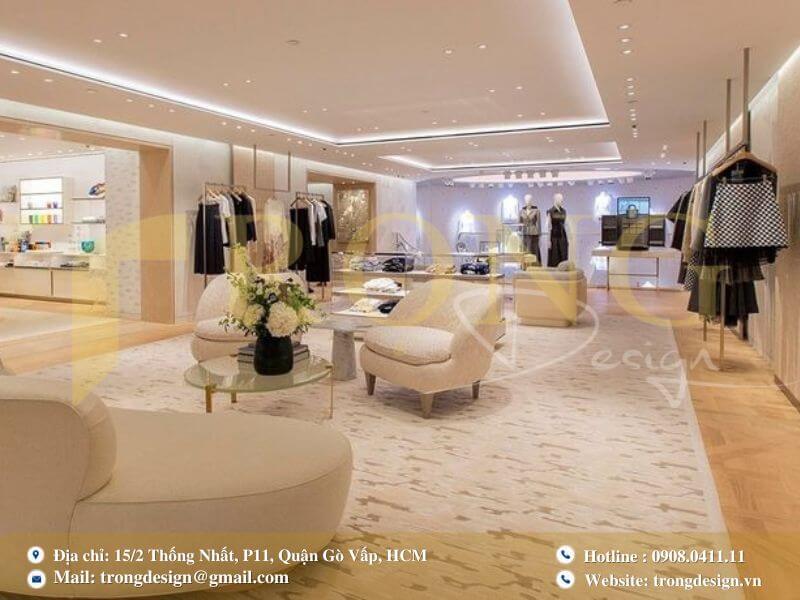 Thiết kế cửa hàng rộng rãi và hiện đại với tông màu trắng