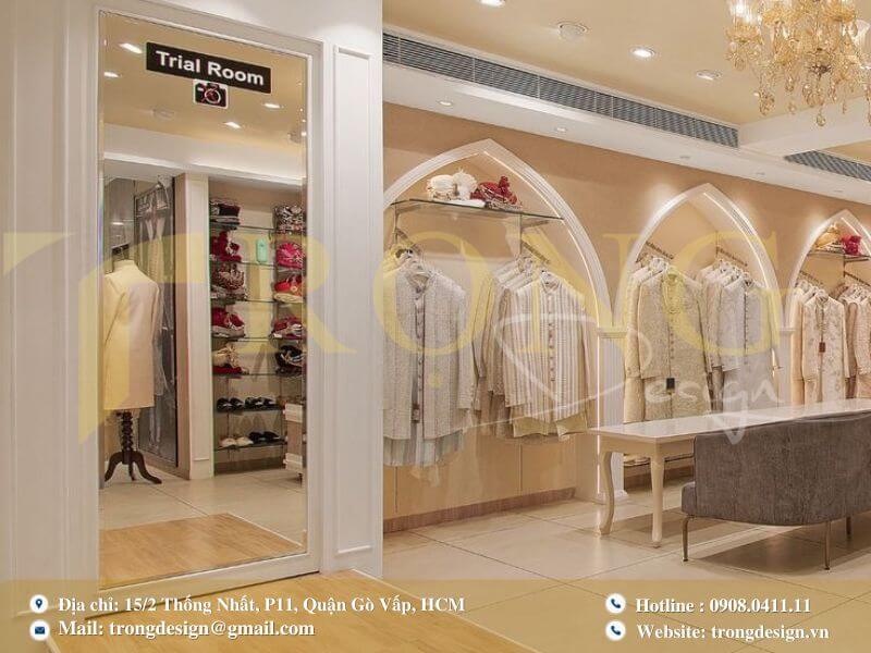 Thiết kế cửa hàng sang trọng với kiến trúc vòm và hệ thống chiếu sáng ấm áp