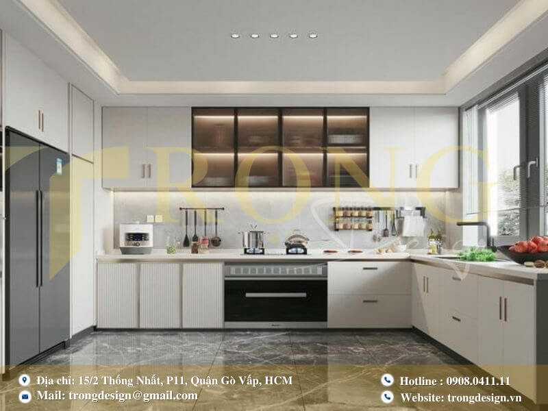 Bếp hiện đại tông màu be trắng với đảo bếp liền bàn ăn và thiết bị tích hợp.