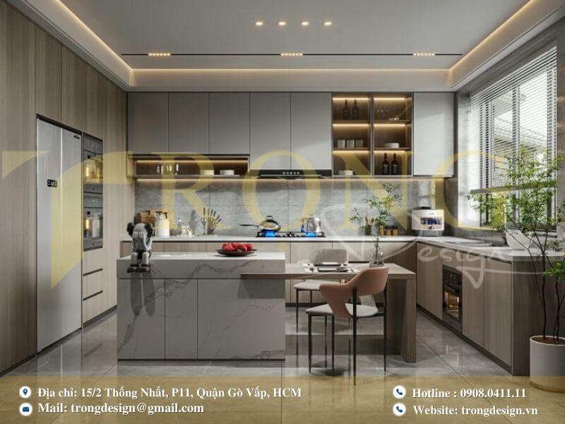 Bếp hiện đại với vân gỗ, đảo bếp ốp marble và tủ kính trưng bày.