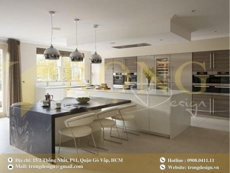 Bếp chữ L với đảo bếp đa năng và sử dụng vật liệu thô mộc.