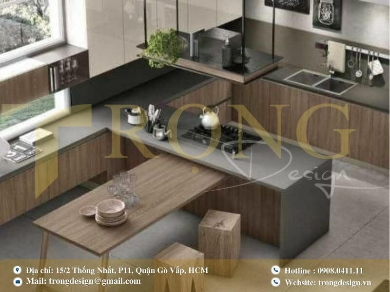 Bếp chữ L với đảo bếp lớn và bàn ăn riêng biệt.