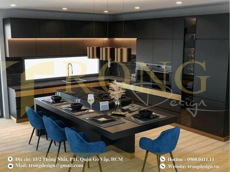 Bếp trưng bày màu be ấm áp, tủ kệ mở.