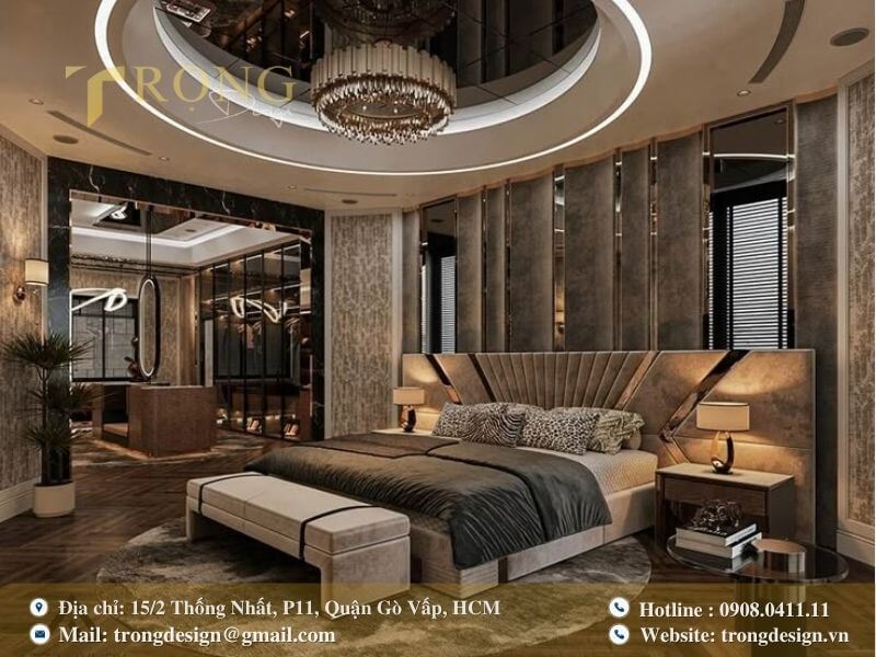 Phòng ngủ xa hoa, lộng lẫy với thiết kế trần và nội thất độc đáo.