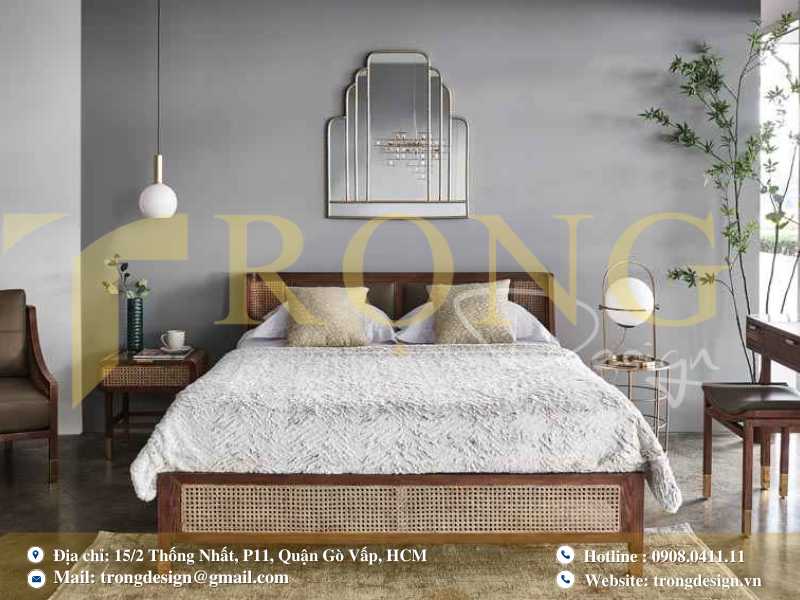 Phòng ngủ thiết kế tinh tế, tông xám, gỗ tối màu, mây đen với điểm nhấn màu vàng đồng.