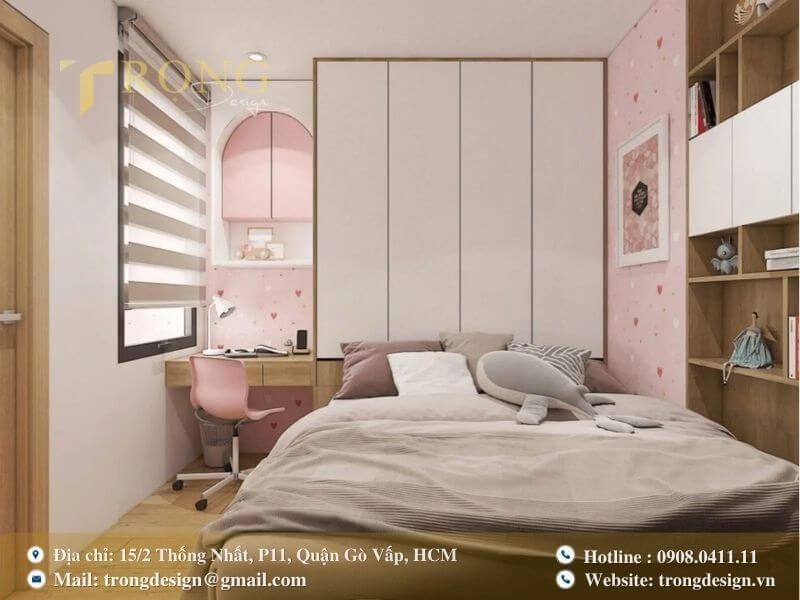 Phòng ngủ nhỏ với tông hồng pastel và nội thất đa năng, tối ưu không gian.