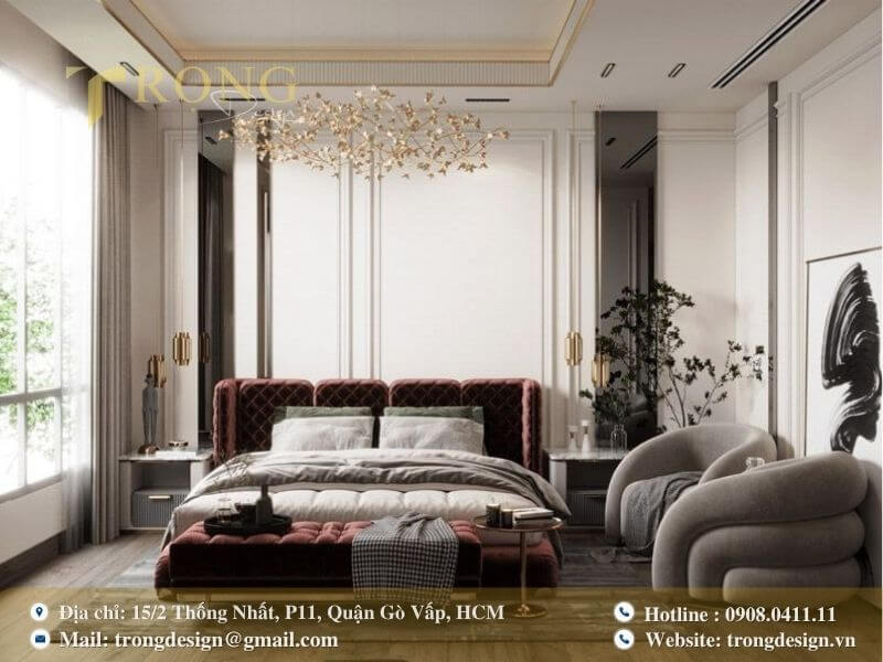 Lộng lẫy và xa hoa với điểm nhấn màu đỏ tía và ánh sáng lung linh.