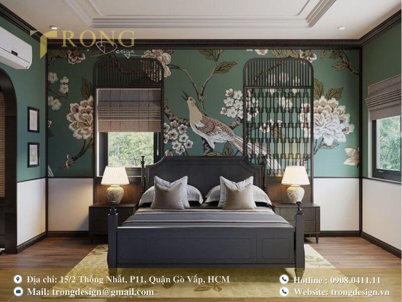 Phòng ngủ Indochine với bức tường nghệ thuật, tông màu xanh lá cây tươi mát.
