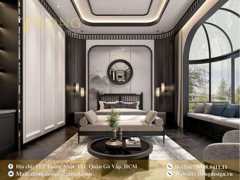 Phòng ngủ Indochine sang trọng với họa tiết phong cảnh và cửa sổ hình vòm.