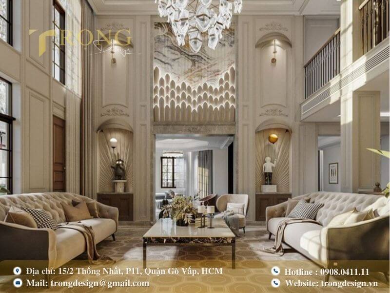 Phòng khách Tân Cổ Điển sang trọng, đối xứng với trần nhà cao.