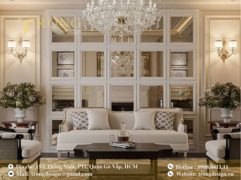 Phòng khách Tân Cổ Điển thanh lịch, tinh tế với hệ thống gương và đèn pha lê.
