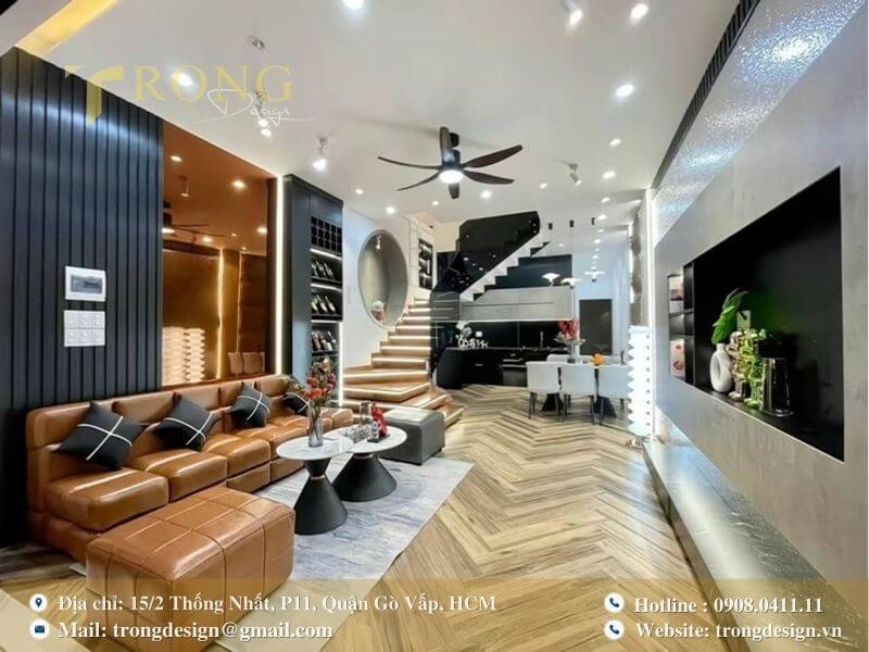 Không gian phòng khách độc đáo với sự kết hợp của nhiều vật liệu.