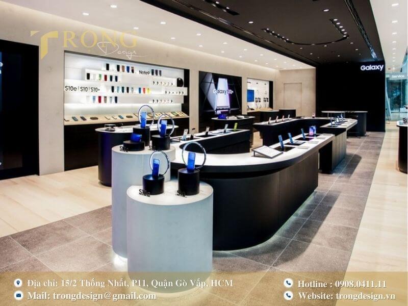 Cửa hàng Samsung cao cấp với thiết kế tương phản đen-trắng và bàn cong mềm mại