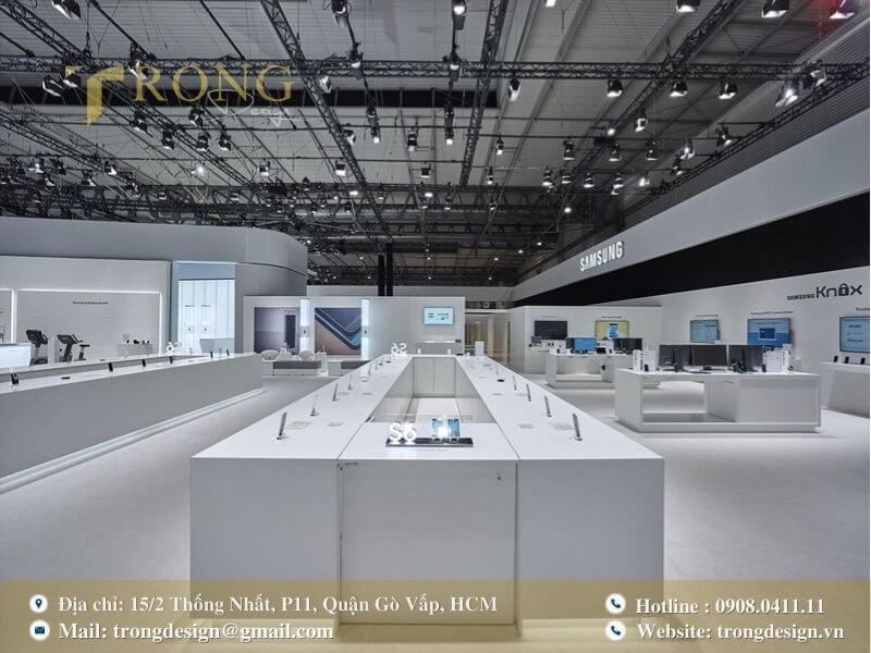 Không gian triển lãm Samsung tối giản, công nghệ cao với đèn trần công nghiệp