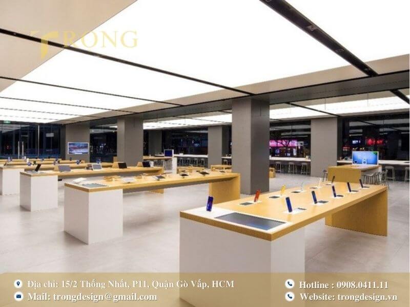 Không gian cửa hàng rộng, sang trọng với ánh sáng khuếch tán lớn