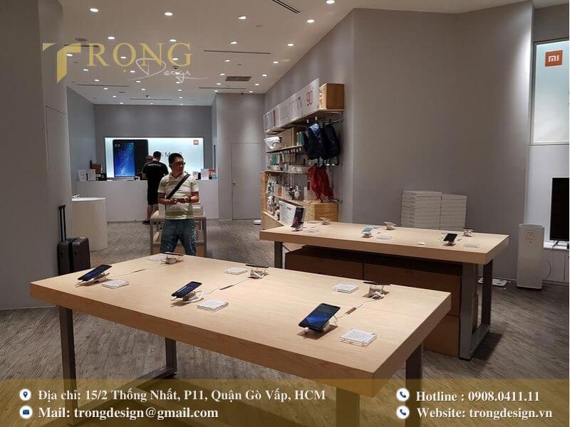 Cửa hàng với thiết kế hiện đại và hệ sinh thái sản phẩm thông minh.
